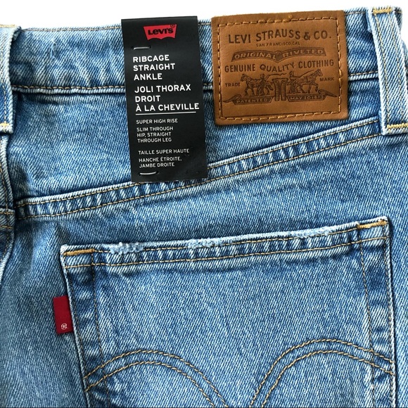 SOLD-Levi’s Ribcage Straight Ankle- NEW WITH TAGS - Picture 3 of 10